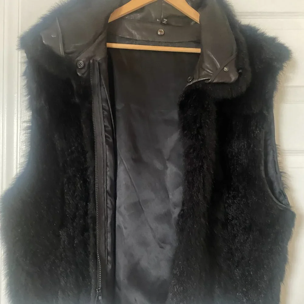 VEST - Picture 2 of 5